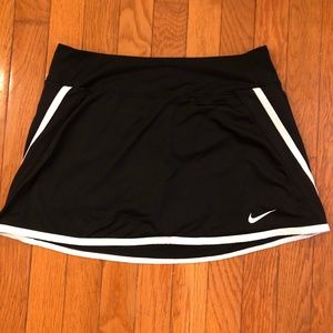Nike dry-fit skirt or tennis skirt size (M)
